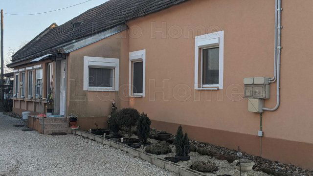 Eladó családi ház, Lesenceistvándon 46.5 M Ft, 4 szobás