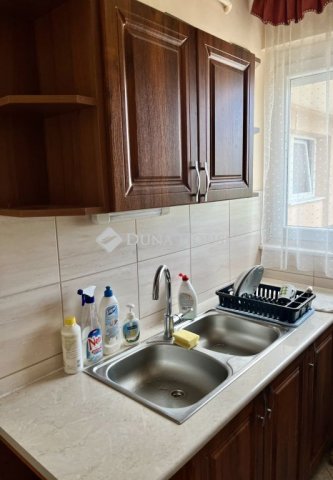 Eladó téglalakás, Gyöngyösön, Warga László utcában 39.9 M Ft