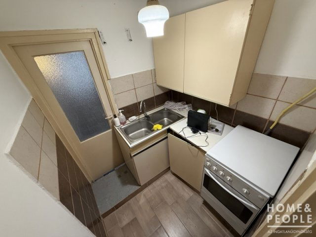 Eladó téglalakás, Szegeden 29.7 M Ft, 1 szobás