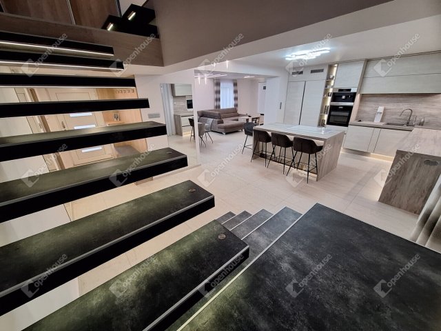 Eladó családi ház, Győrött 219.999 M Ft, 4 szobás