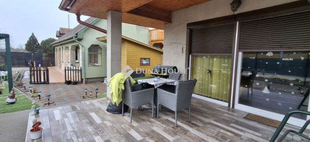 Eladó családi ház, Dunaharasztin 185 M Ft, 7 szobás
