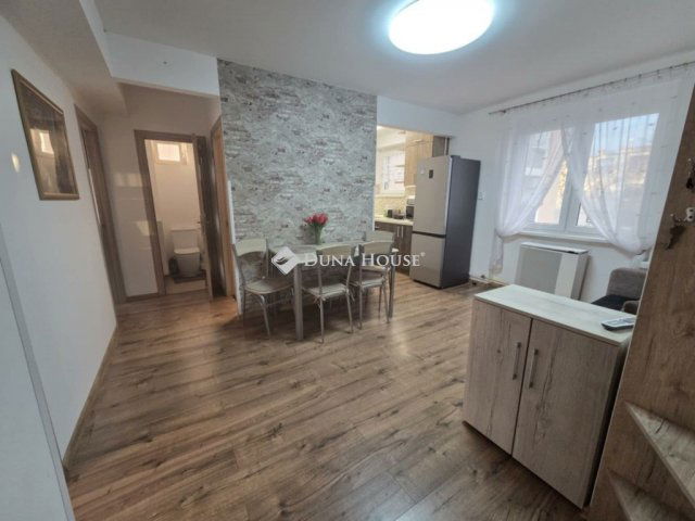 Kiadó téglalakás, albérlet, Debrecenben 250 E Ft / hó, 3 szobás