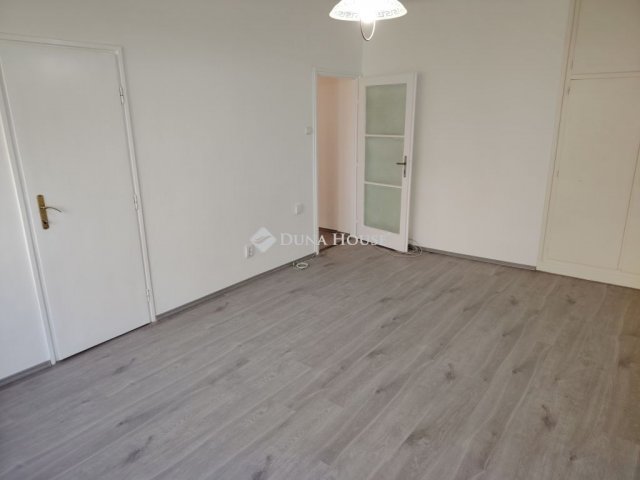 Eladó téglalakás, Tatabányán 36.9 M Ft, 1 szobás