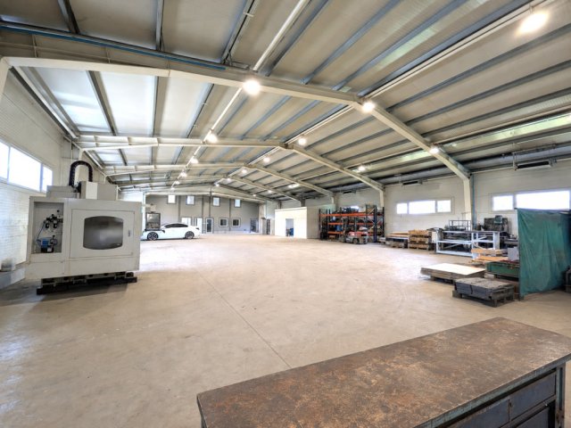 Eladó ipari ingatlan, Hajdúböszörményen 319.8 M Ft