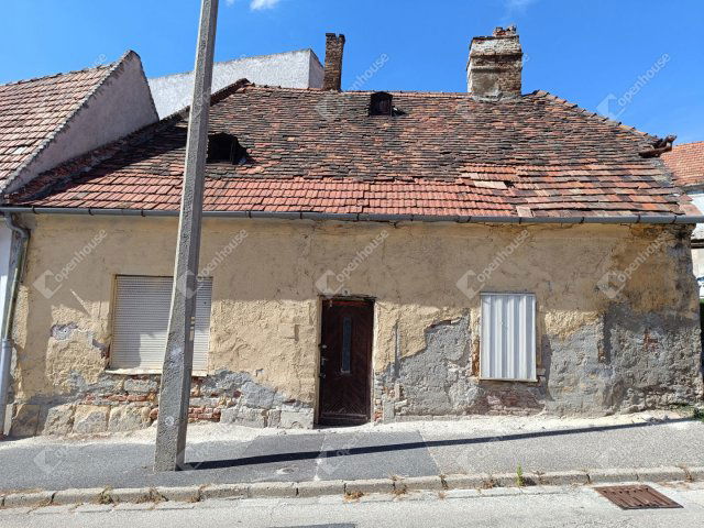 Eladó családi ház, Sopronban 35 M Ft, 6 szobás