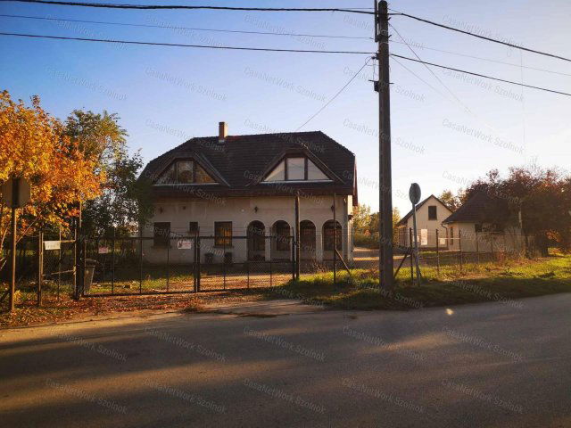 Kiadó ipari ingatlan, Szolnokon 860 E Ft / hó, 17 szobás