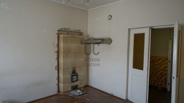 Eladó családi ház, Abádszalókban 19.5 M Ft, 2 szobás