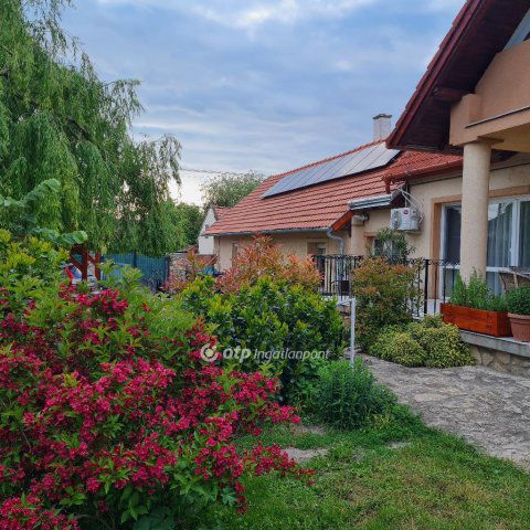 Eladó családi ház, Tapolcán 149 M Ft, 4+3 szobás