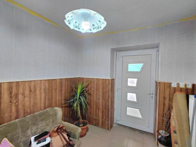 Eladó családi ház, Cegléden 29.9 M Ft, 2 szobás