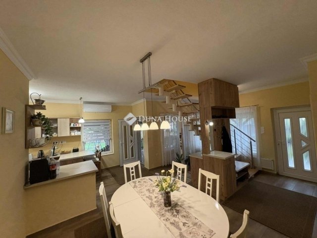 Eladó családi ház, Dabason 119.9 M Ft, 4 szobás