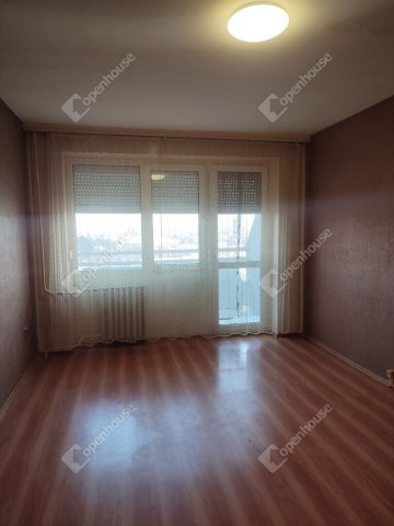 Eladó panellakás, Tatabányán 39.999 M Ft, 3 szobás