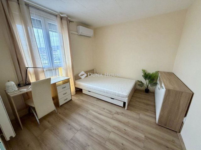 Kiadó panellakás, albérlet, Pécsett, József Attila utcában