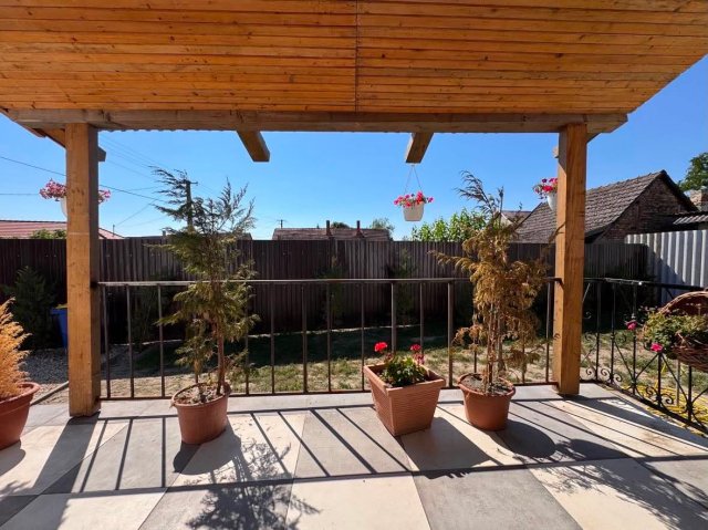 Eladó családi ház, Dunavecsén 31.9 M Ft, 2 szobás