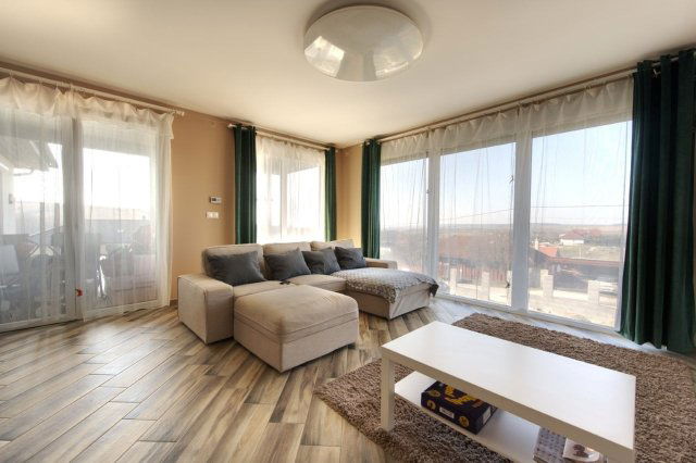 Eladó családi ház, Tinnyén 148 M Ft, 4 szobás