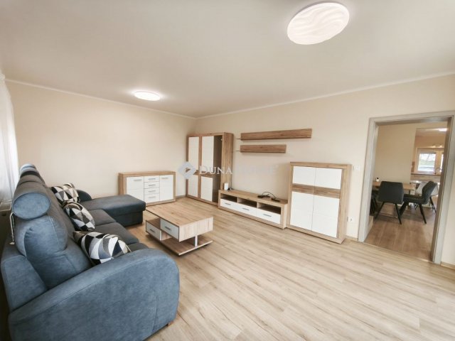 Eladó ikerház, Dunaújvárosban 105 M Ft, 3 szobás