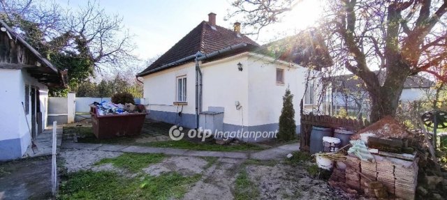 Eladó családi ház, Turán 43.9 M Ft, 2 szobás