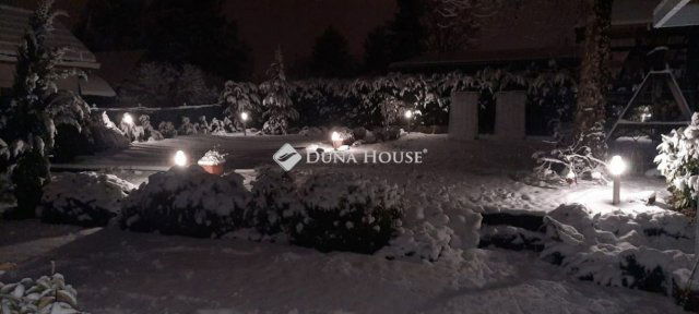 Eladó családi ház, Vecsésen 144.9 M Ft, 4 szobás