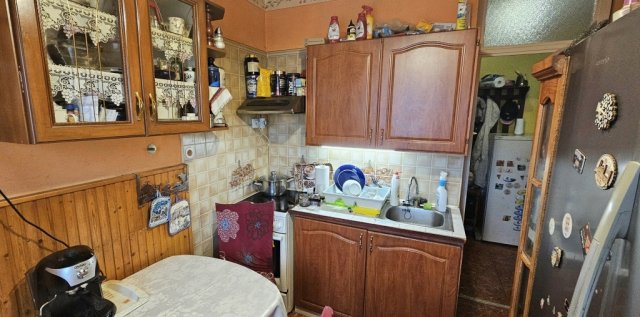 Eladó panellakás, Pécsett 44.99 M Ft, 3 szobás