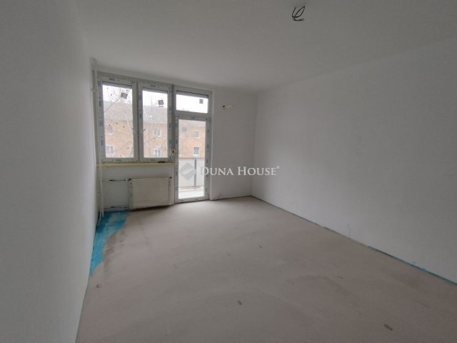 Eladó téglalakás, Tatabányán 49.99 M Ft, 1 szobás