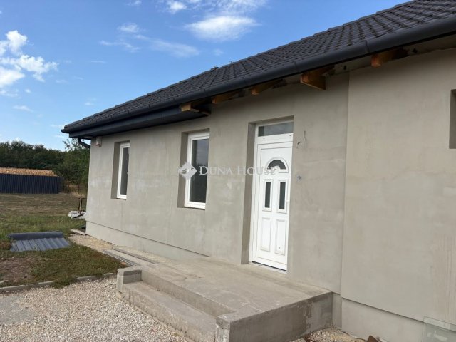 Eladó családi ház, Enyingen, Fő utcában 55 M Ft, 2 szobás