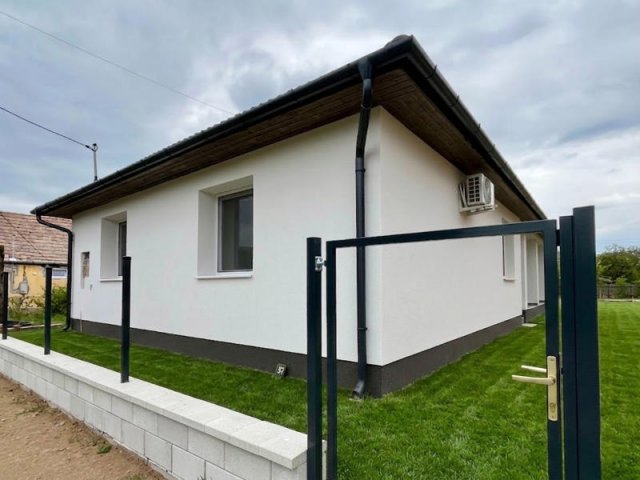 Eladó családi ház, Tápióságon 70 M Ft, 3+1 szobás