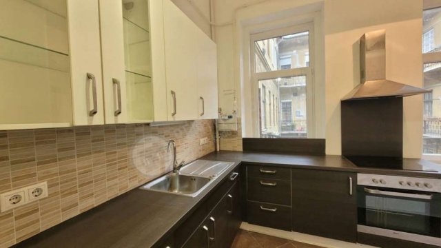 Eladó téglalakás, VII. kerületben, Wesselényi utcában