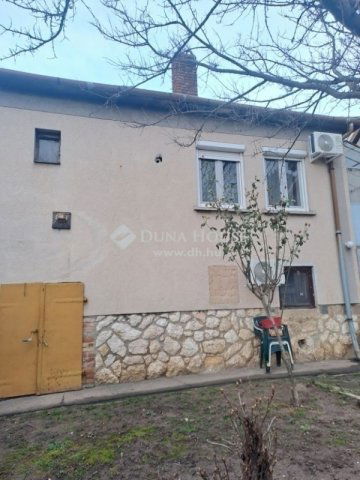 Eladó családi ház, Pécsett 39.9 M Ft, 3 szobás