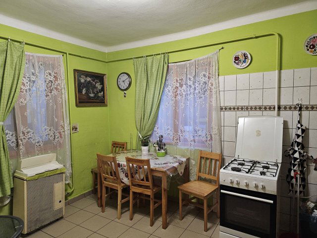 Eladó téglalakás, Egerben 35 M Ft, 2 szobás