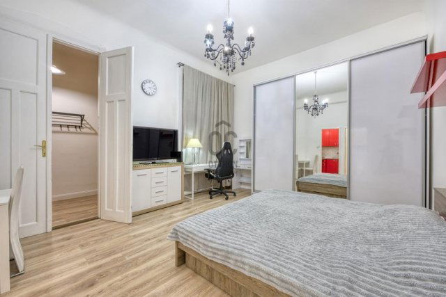 Eladó téglalakás, Budapesten, V. kerületben 71.9 M Ft, 1 szobás