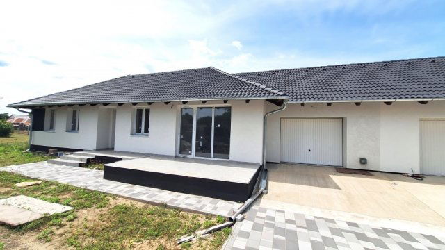 Eladó ikerház, Hernádon 73.5 M Ft, 5 szobás