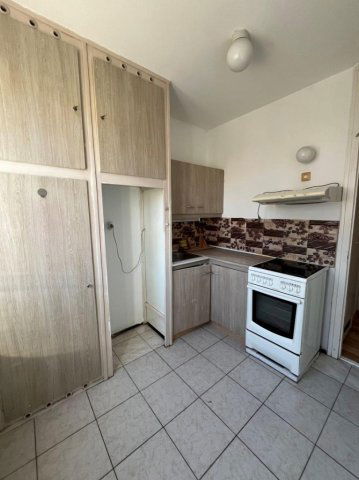 Eladó panellakás, Debrecenben 58.5 M Ft, 1+2 szobás