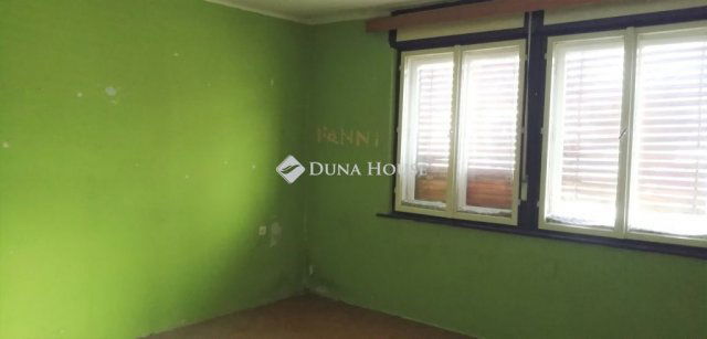 Eladó családi ház, Pápateszéren 9.5 M Ft, 1+1 szobás