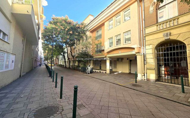 Eladó garázs, Budapesten, IX. kerületben, Angyal utcában 9.5 M Ft