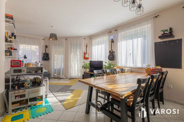 Eladó téglalakás, Szegeden 99.9 M Ft, 4 szobás