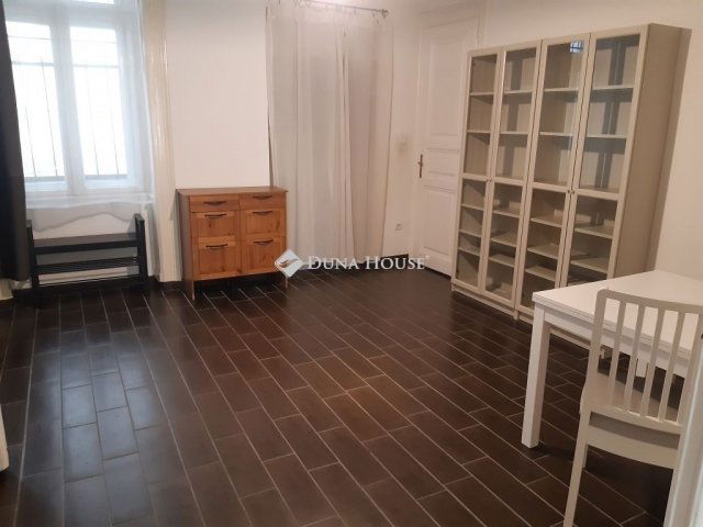Eladó téglalakás, Budapesten, VI. kerületben 129.9 M Ft