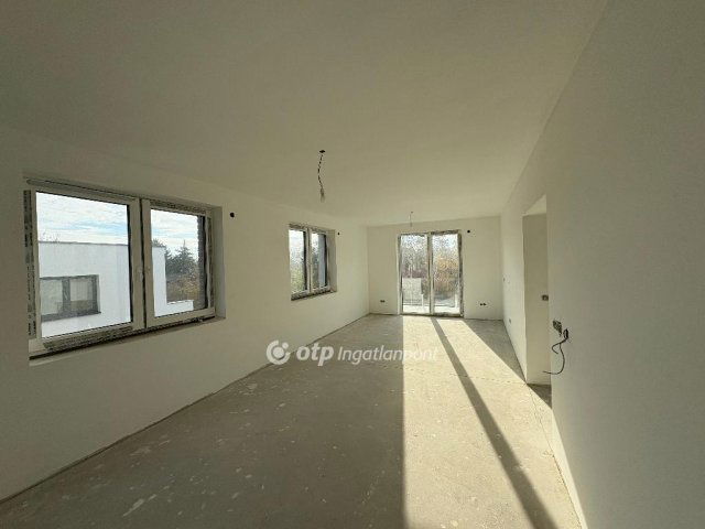 Eladó téglalakás, Balatonakarattyán 136.9 M Ft, 4 szobás