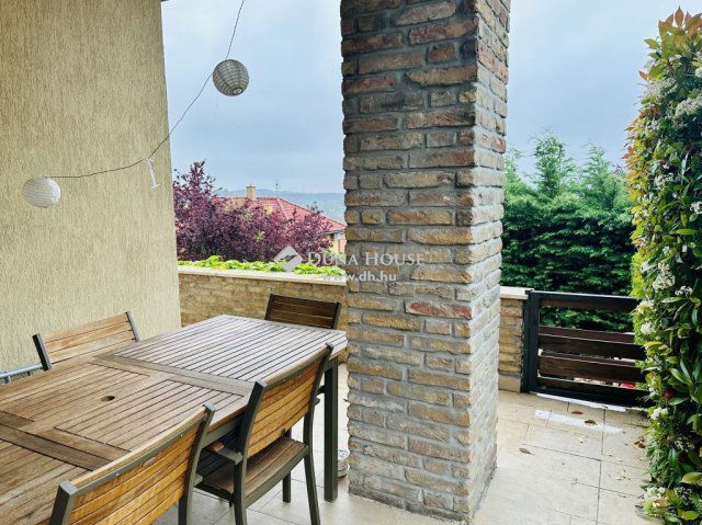 Eladó családi ház, Ürömön 349 M Ft, 6 szobás