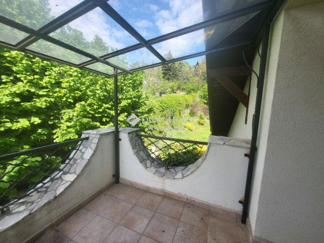 Eladó családi ház, Leányfaluban 199 M Ft, 9 szobás
