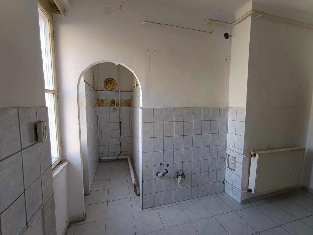 Eladó téglalakás, Komlón 24.9 M Ft, 2 szobás