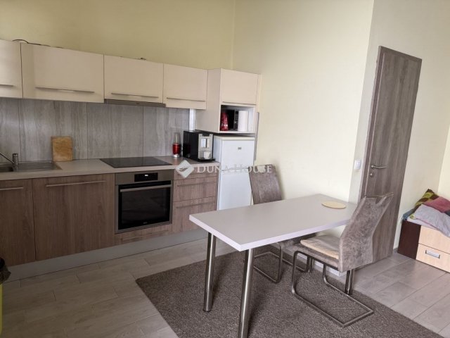 Eladó téglalakás, Pécsett 79.9 M Ft, 3 szobás