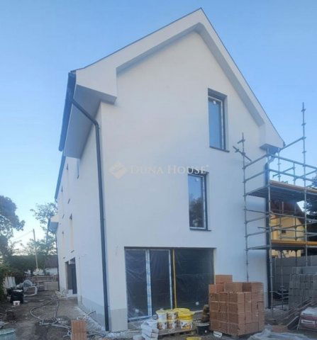 Eladó ikerház, Budapesten, XVIII. kerületben 127.5 M Ft, 5 szobás