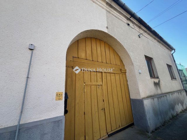 Eladó családi ház, Újpetrén 17.2 M Ft, 2 szobás