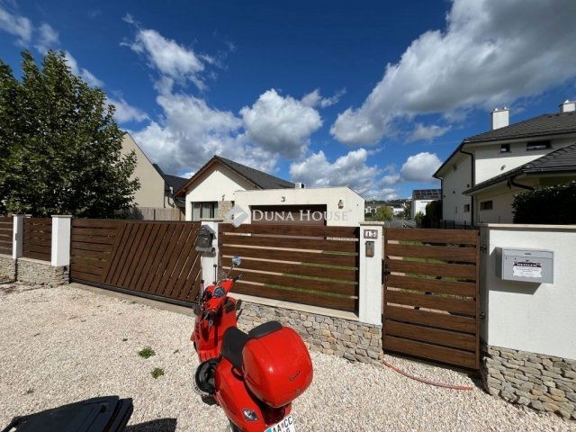 Eladó családi ház, Budakeszin 239 M Ft, 4 szobás