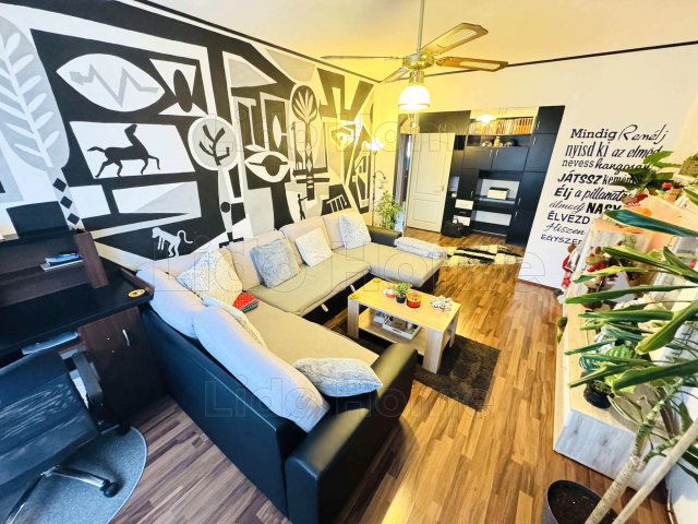 Eladó panellakás, Győrött 56.99 M Ft, 3 szobás