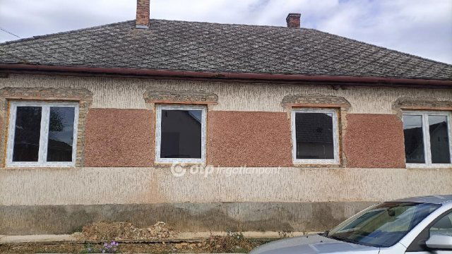 Eladó családi ház, Kaposújlakon 29.8 M Ft, 4+1 szobás