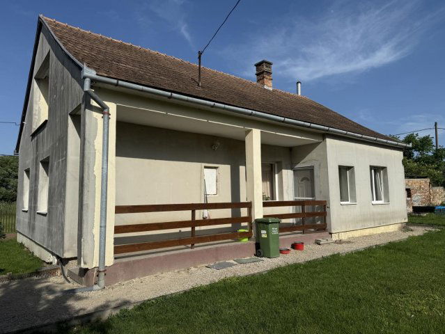 Eladó családi ház, Mocsán 49.9 M Ft, 4 szobás