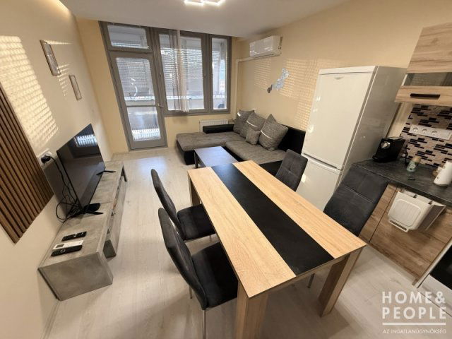 Eladó téglalakás, Szegeden 65.99 M Ft, 2+1 szobás