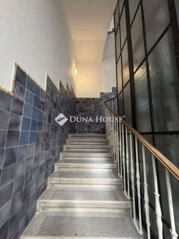 Eladó téglalakás, Budapesten, V. kerületben 145.5 M Ft, 1 szobás