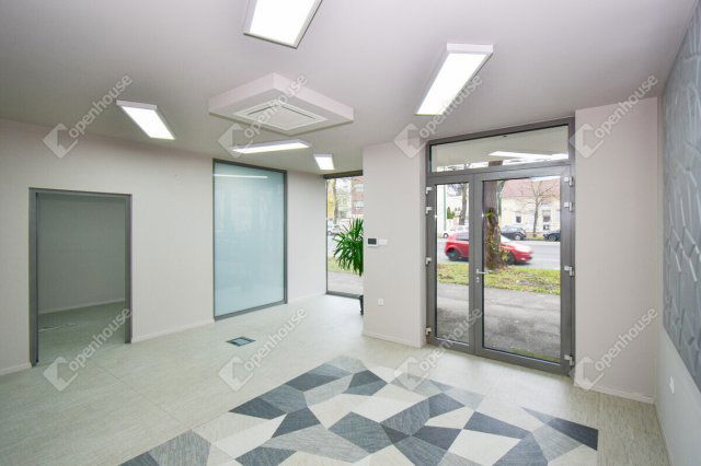 Eladó üzlethelyiség, Szegeden 63.9 M Ft, 2 szobás