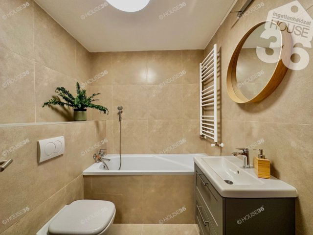 Eladó téglalakás, Budapesten, VIII. kerületben 74 M Ft, 2 szobás